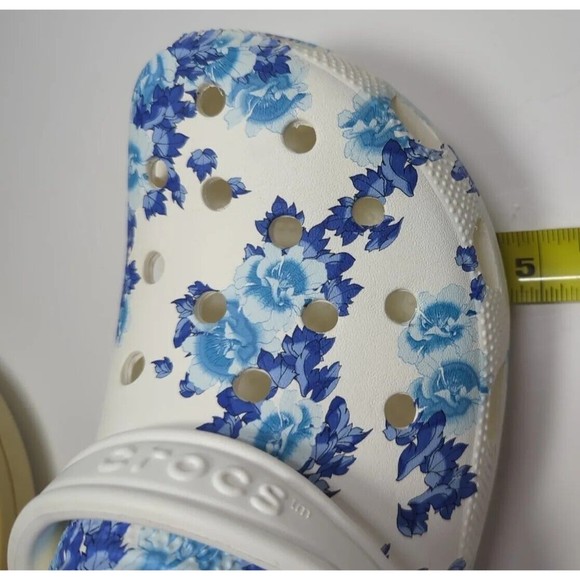 Crocs Men Size 12 Women 14 White Hawaiian Blue Flower Floral Graphic Clog 206376 - Picture 14 of 14